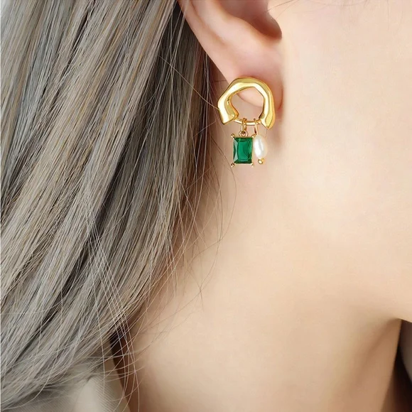 18kt Gold Plated Baroque Pearl and Green Rhinestone Statement Eadrings - Picture 2 of 2